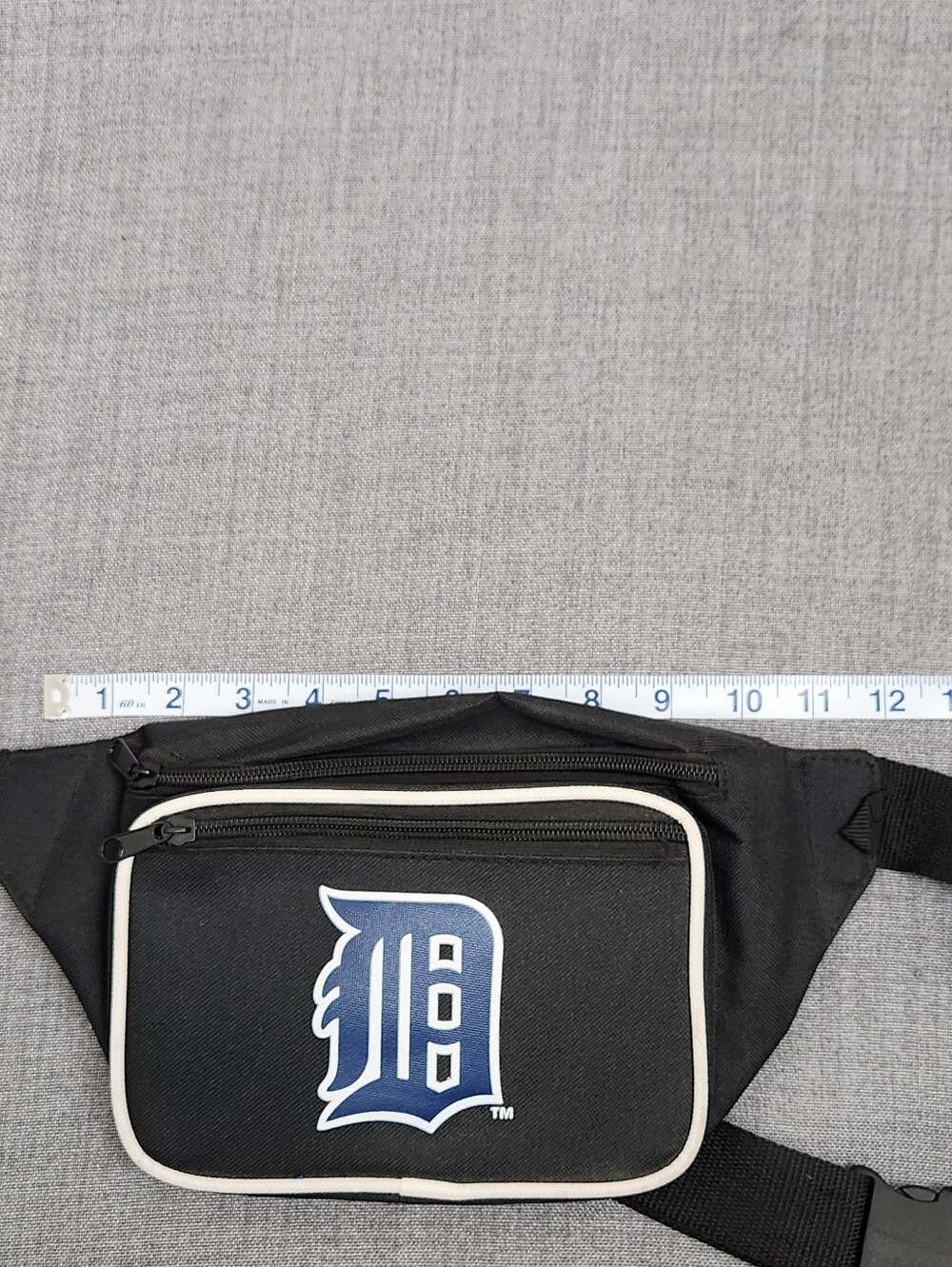 Detroit Tigers MLB Black Logo Cross Body/ Fanny Pack. - Picture 5 of 5